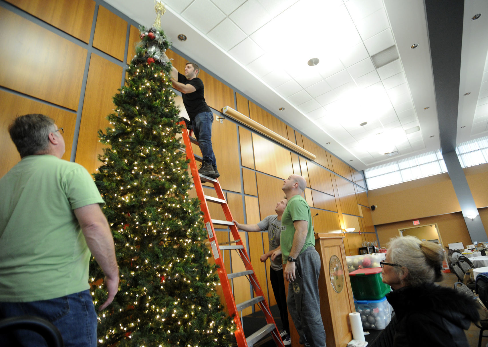 GOODFELLOWS CHRISTMAS TREE